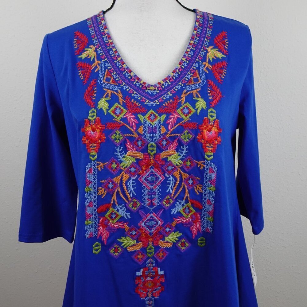 Calessa Embroidered Tunic Top Women's Size S Blue Loose Fit V-Neck - Picture 2 of 8